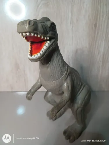 DINOSSAURO ROTOBRINC COM 20 CM DE ALTURA E 25 CM DE LARGURA -NOVINHO
