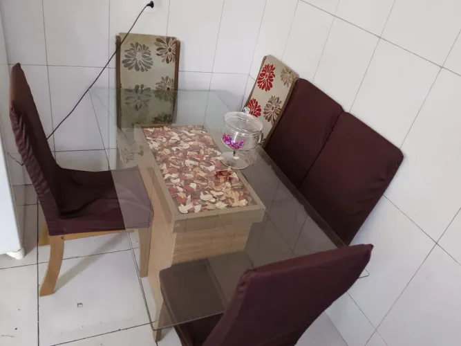 Mesa de tampo de vidro