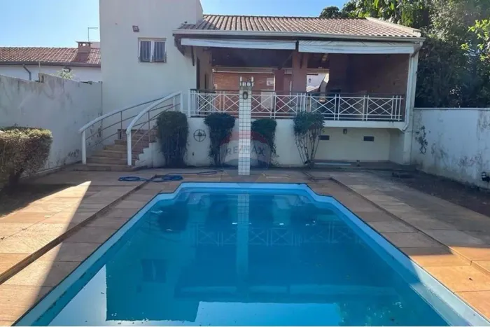 Casa para alugar no centro em Mogi Mirim. AT: 622mt - R$ 6.000,00