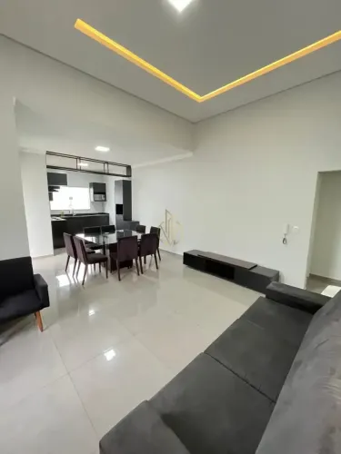 Casa charmosa com 2 quartos, suíte e planejados no Loteamento Nossa Senhora das Graças, Mo
