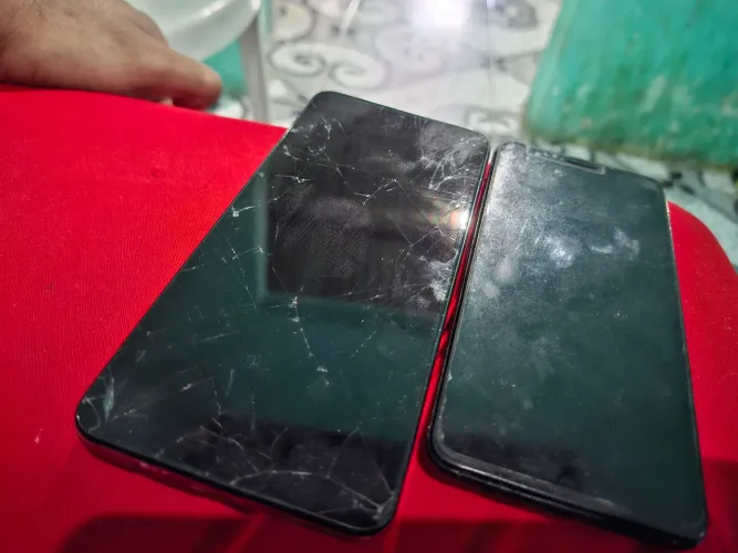 2 Celulares para retirada de peças