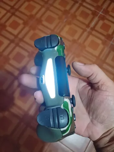 Controle ps4 no estado ligando nao sei como esta os analógicos e botões.