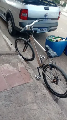 Baike toda de alumínio pronta pra sair pedalando