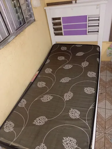 Cama solteiro com colchão 