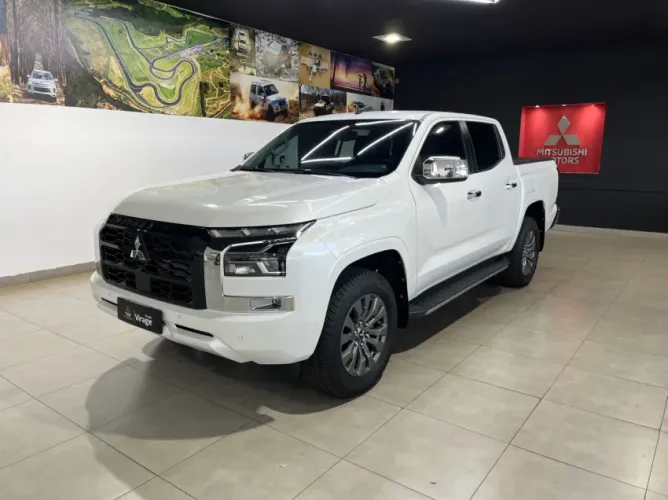 Mitsubishi TRITON HPE-S 2.4 CD 4X4 TB Diesel Aut. 2026