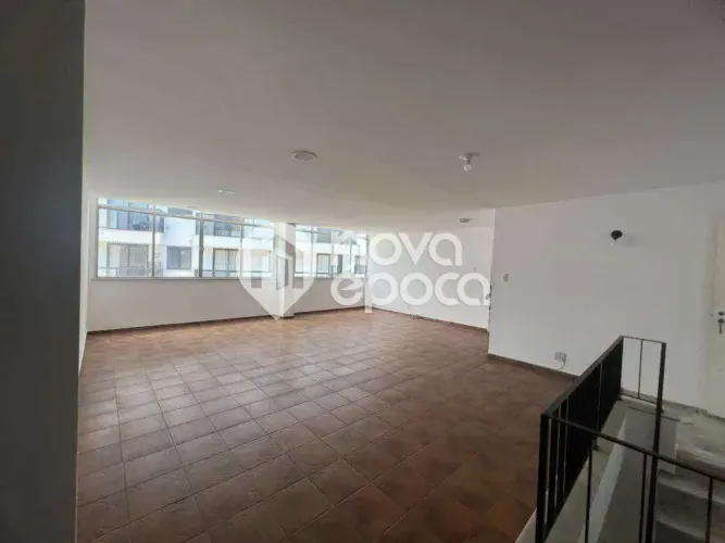 MARAVILHOSO APARTAMENTO DUPLEX NA TIJUCA! Amplo, andar alto, vista livre e sol da manhã!