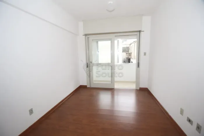 Apartamento com sacada para alugar ou comprar no Coração de Pelotas - Edifício Engenho da 