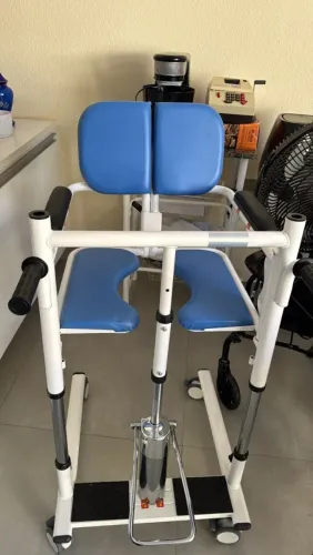 Vendo cadeira de banho