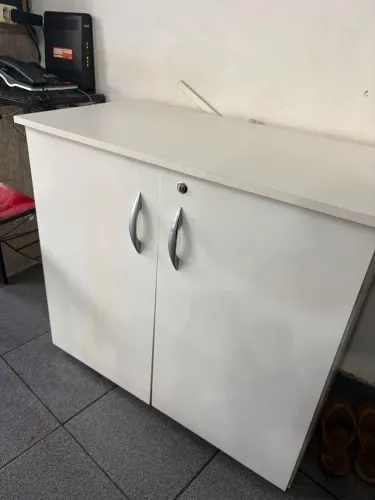 Armário com chave 80x75x40