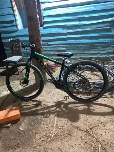 Vende-se uma bicicleta aro 29