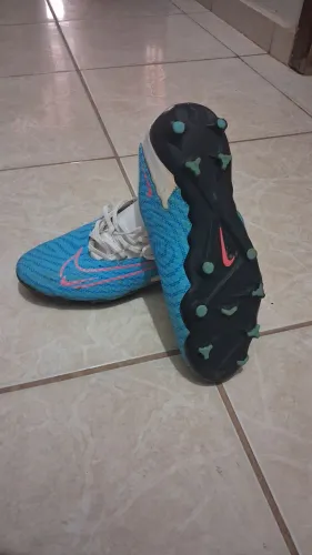 Chuteira campo profissional Nike phantom
