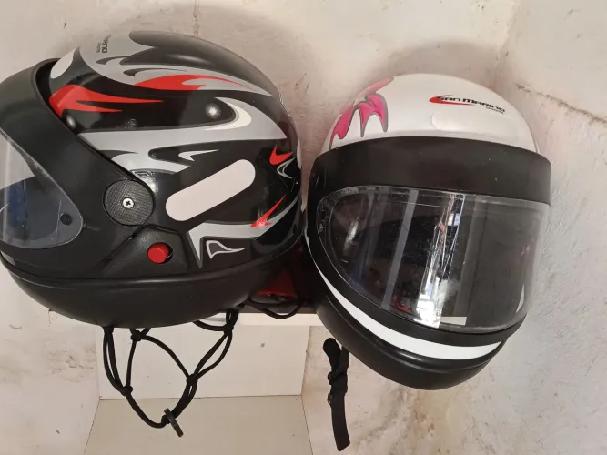2 Capacete  Sam marino semi novo