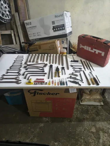 Maleta com diversas ferramentas, vendo separado tbm