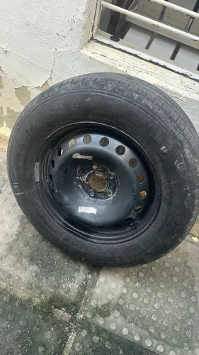 Pneu 215 65 R16 + Roda 5 furos