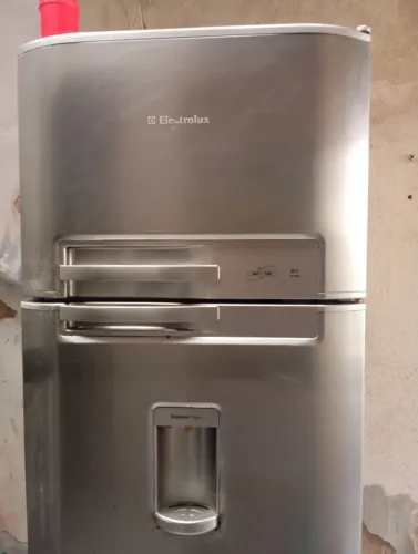Geladeira para conserto ou retirada das peças