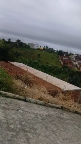 TERRENO COM BASE CONSTRUÍDA