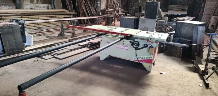 Esquadrejadeira Omil e coladeira de bordo