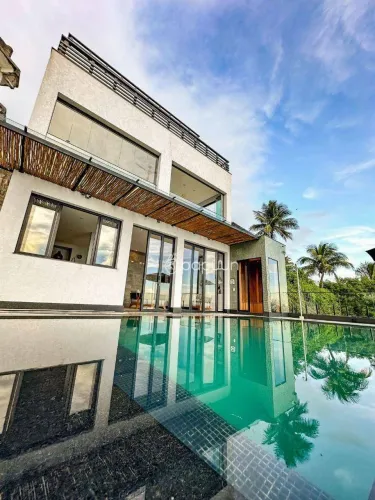 Casa de Alto Padrão 600m² com 5 Suítes e Vista para o Mar à Venda em Ilhabela