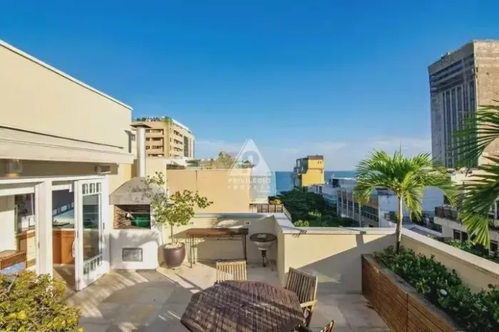 Raridade: Cobertura Duplex | 4 Quartos (2 Suítes) | Vista Mar | 2 Vagas | Piscina e Churra