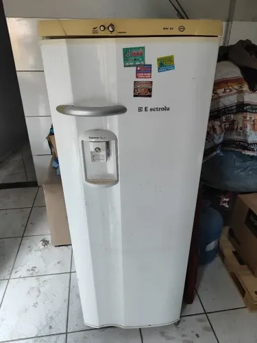 Geladeira Eletrolux com Dispenser de água