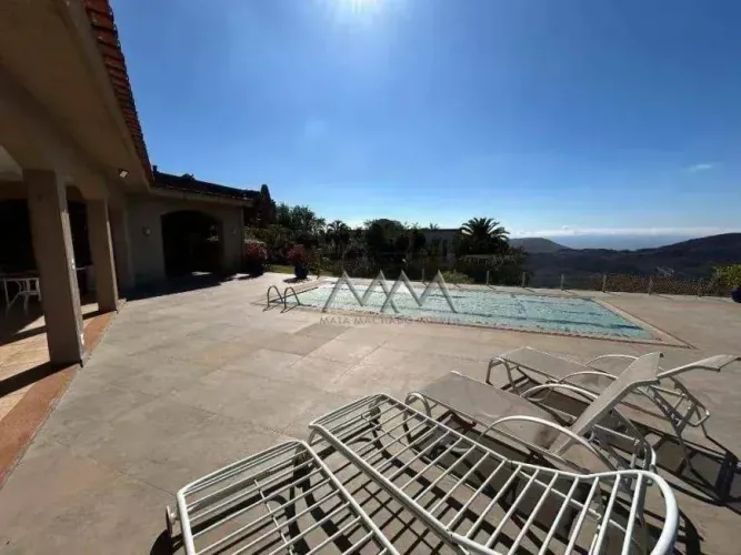Casa à Venda no condomínio Morro do Chapéu | 290 m² - 3 quartos