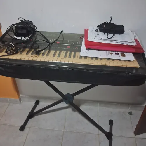 Teclado Yamaha, antigo mas muito bom estado