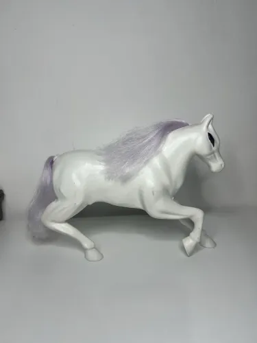 Cavalo Branco para boneca Barbie 