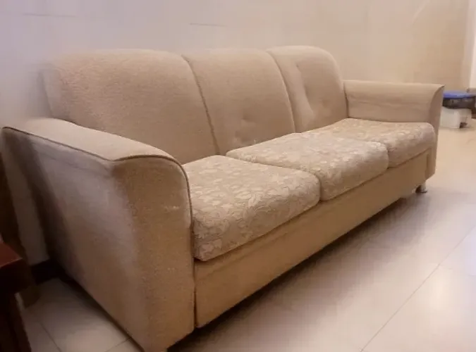 Sofá 3 Lugares Bege ? Estrutura Antiga