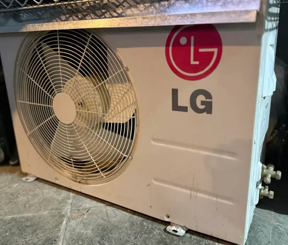 Condensadora LG 18.000 btus Modelo: LTUC182QLE0
