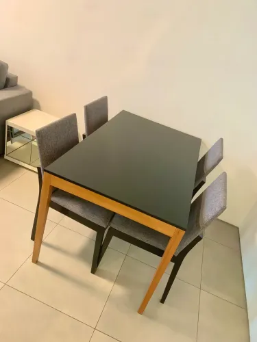 Conjunto Mesa Noah + 4 cadeiras  Frame Tok & Stok