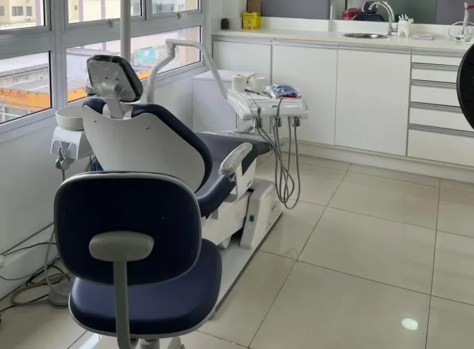 Cadeira Odontológica D700 || 5 anos de uso, com mocho.