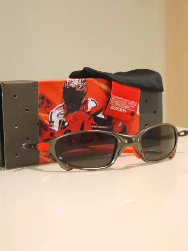 Juliet Oakley Edição Ducati Premium