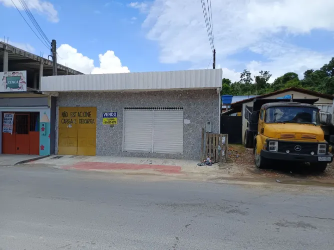 //Casa com Ponto Comercial no Nova Cidade