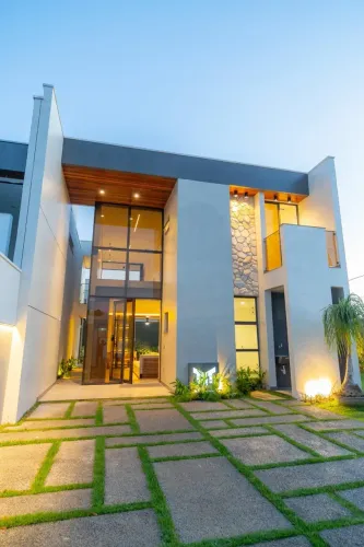 LINDA CASA DE ESQUINA COM 4 SUITES MOBILIADA DE ALTO PADRÃO NO SÃO BENTO