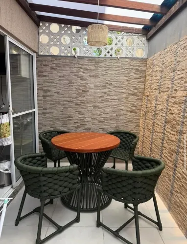 Mesa com 4 cadeiras em tricô Náutico, Disponível em cores