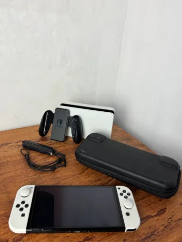 Nintendo Switch Oled + Micro sd 128gb