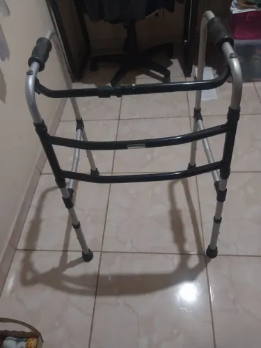 Andador adulto para auxilio