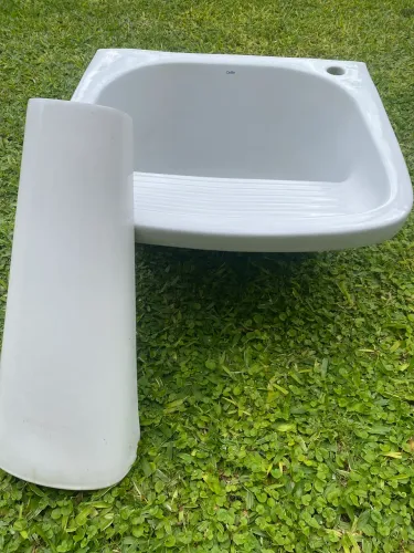 Tanque de Louça Celite 60x50 com Coluna - Usado