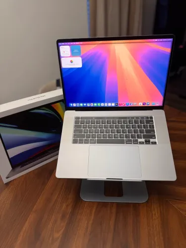 MacBook Pro 16 2019 Core i7 16GB RAM 512GB SSD macOS Tahoe 