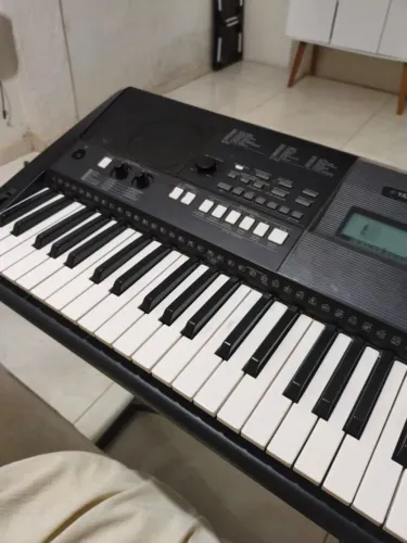 Teclado Yamaha PSR-E 423