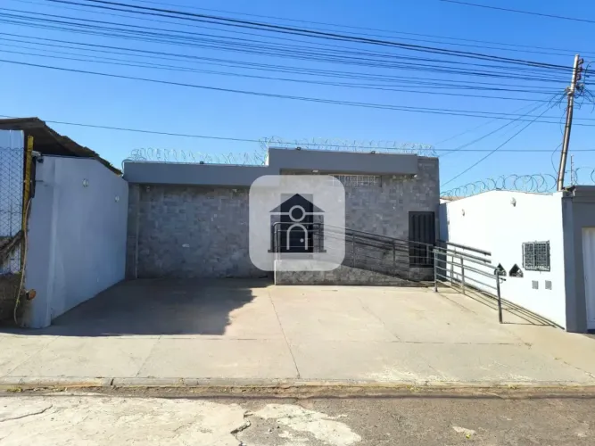 Casa comercial para locação no bairro Brasil