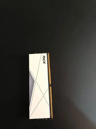 MEMÓRIA RAM XPG 8GB DDR4 3200MHz - Estado de Nova