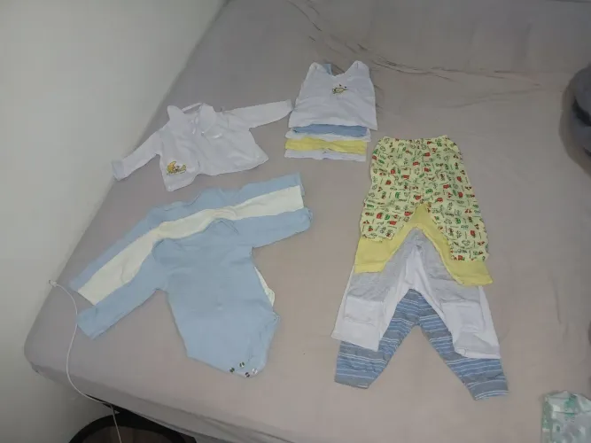 Roupas infantil semi novas