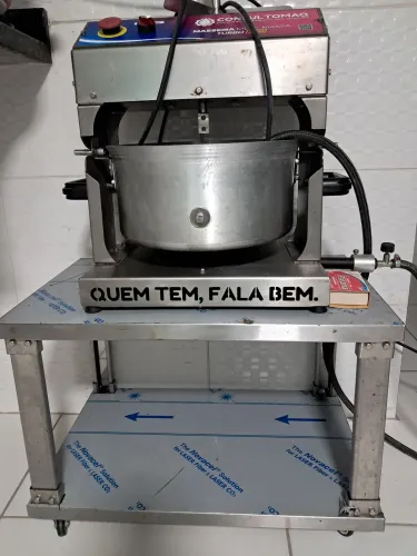 Fábrica de Salgados CONSULTOMAQ - Modeladora, Masseira e Carro de apoio