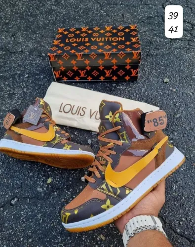 Louis Vuitton <br><br><br><br><br>160.00$<br><br><br><br>Numeração nas fotos...<br><br>ZAP: *