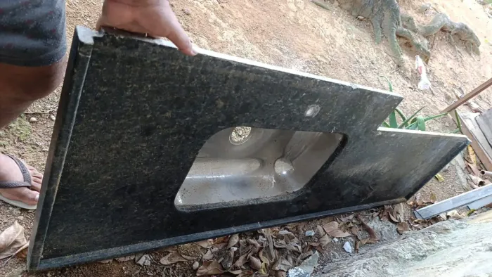 Pia de granito com cuba inox