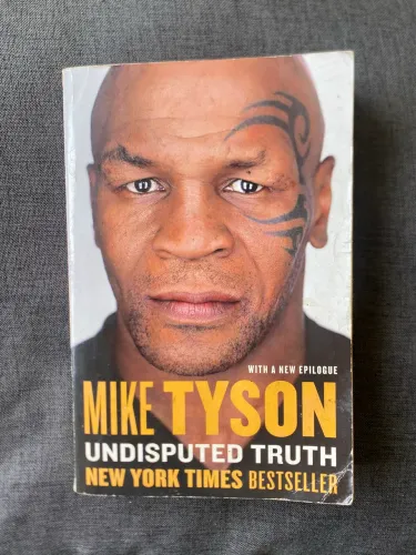Livro Mike Tyson - Undisputed Truth / Biografia e versão em inglês