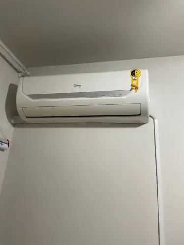 ar condicionado 12 mil btus  midea, nao esta gelando, nao sei se tem conserto