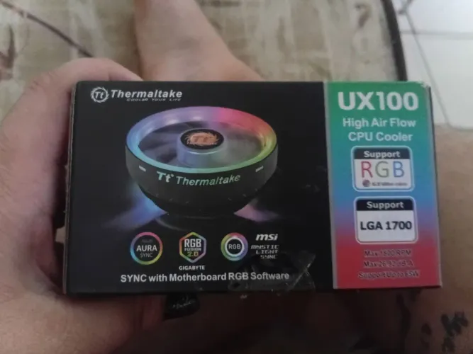 UX 100 High Air Flow CPU COOLER RGB de 16,8 milhões 