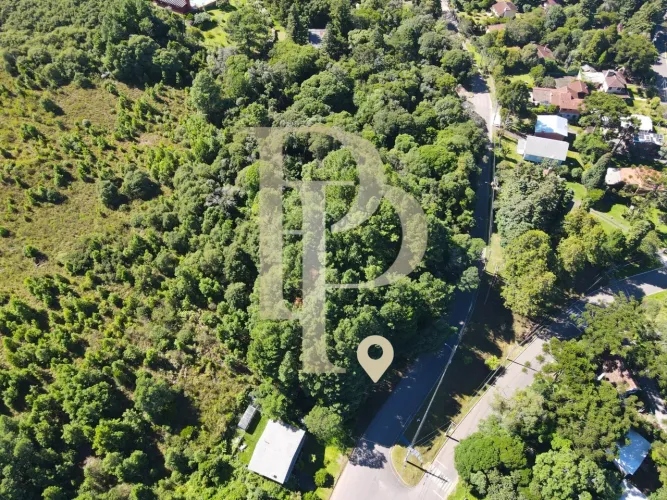 Terreno com 425 m2, localizado a menos de 6 minutos do Lago São Bernardo, o cartão postal